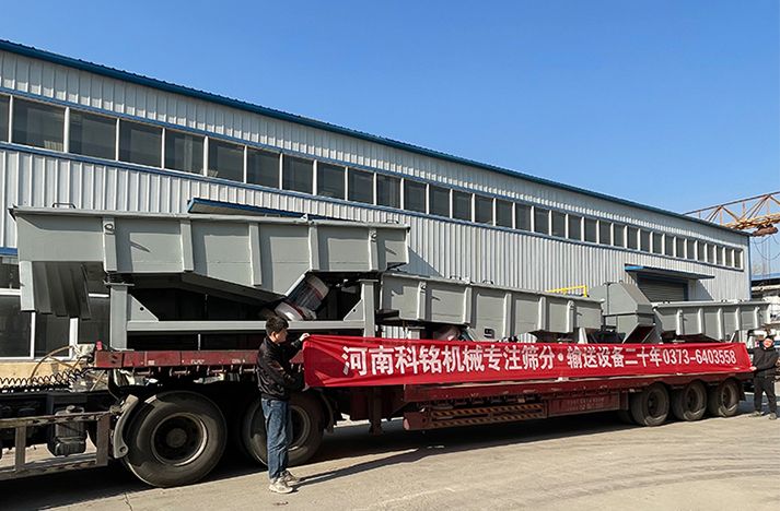 科銘機械1540-4s直線篩+ne15斗式提升機發(fā)往江蘇建材廠